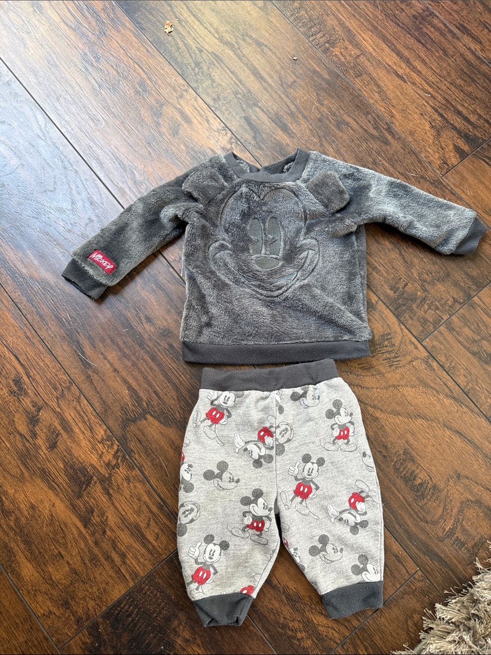Mickey Mouse Matching set cozy sweater and pants 6-9 months